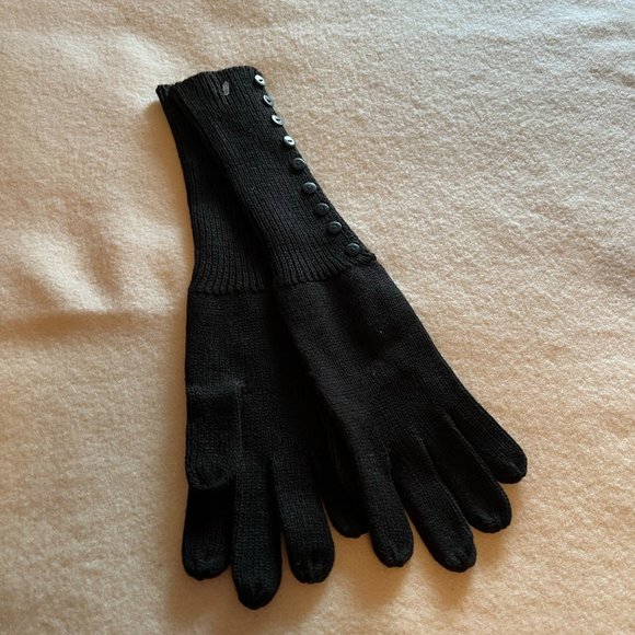 New York & Company Accessories - NWT! New York & Co Tall Gloves w/Button Details on Cuff - Black